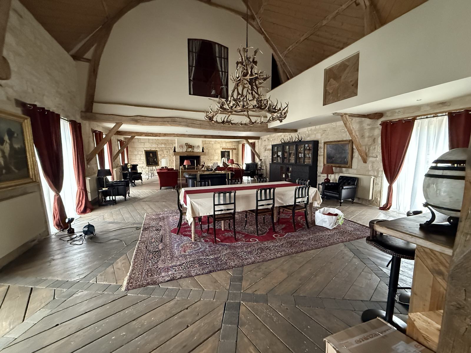 La grande pièce redécorée pour le tournage de Chasse gardée