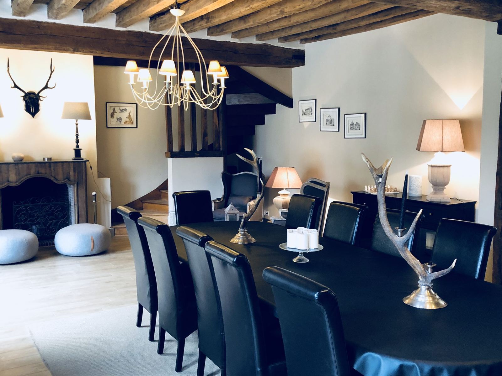 La grande table de quinze couverts