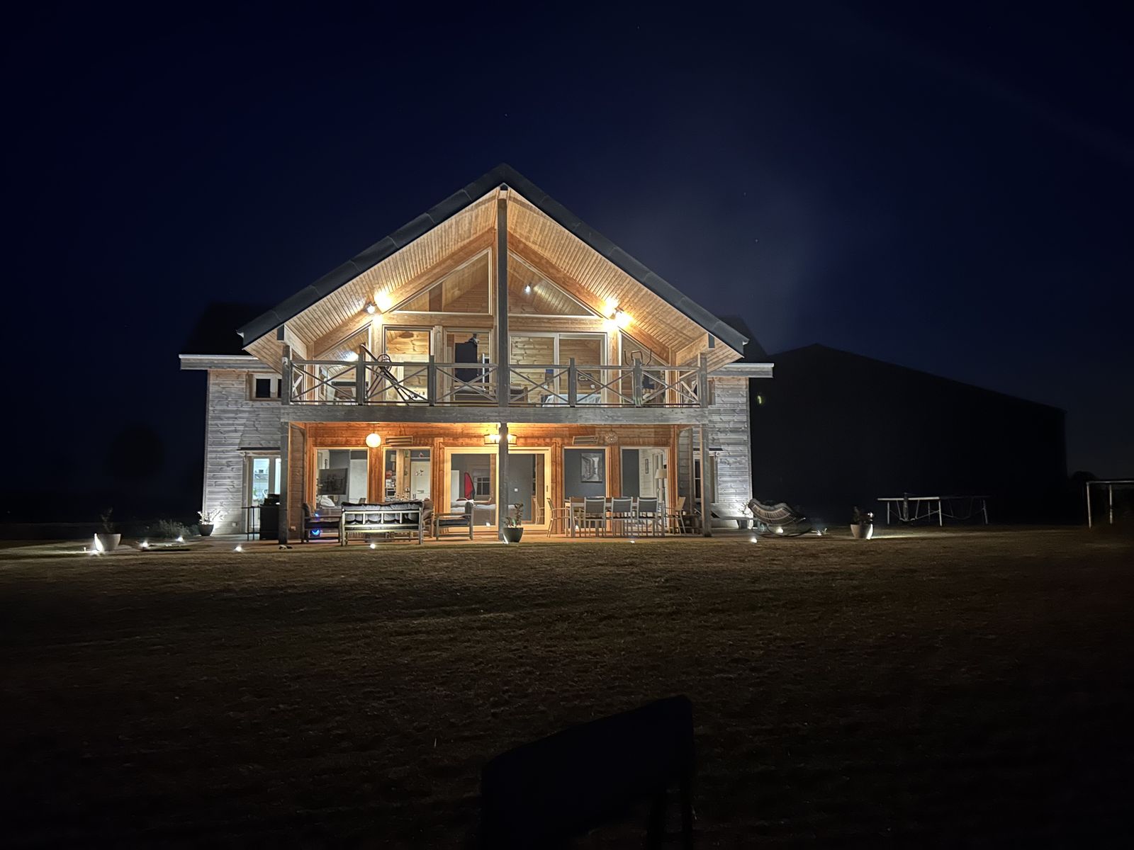 Le pignon vitré, la nuit